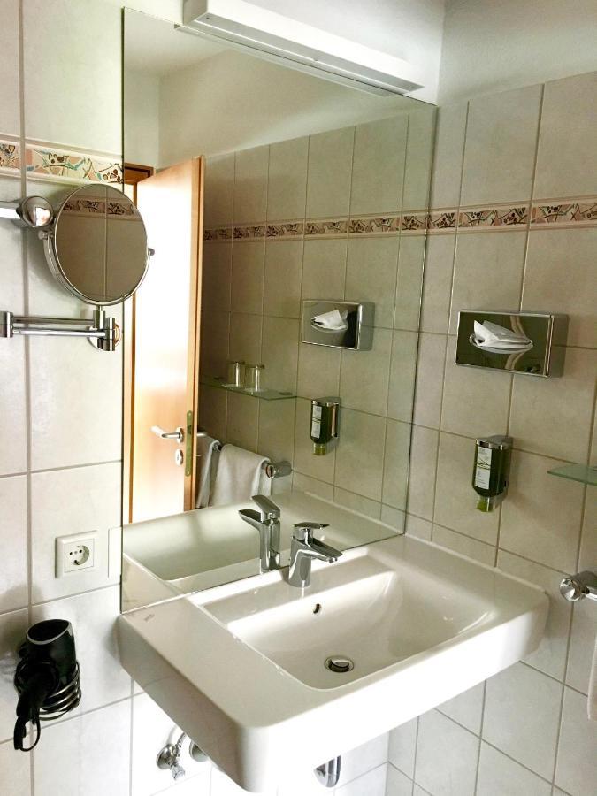 Alt Warburg Hotel ภายนอก รูปภาพ